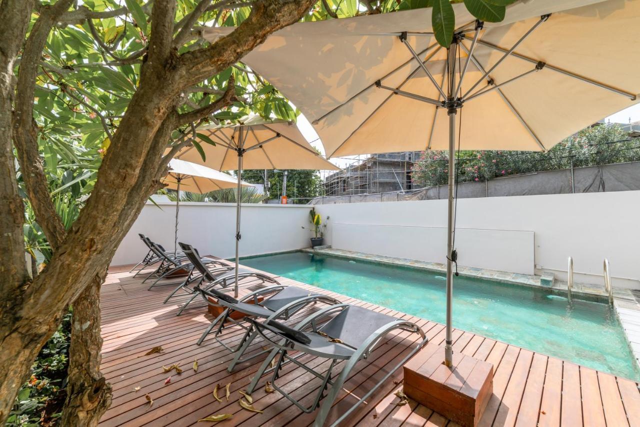 Beachcove Pereybere Beach Bagian luar foto